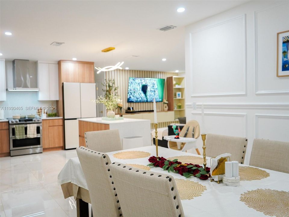 For Rent: $3,850 (3 beds, 2 baths, 1374 Square Feet)