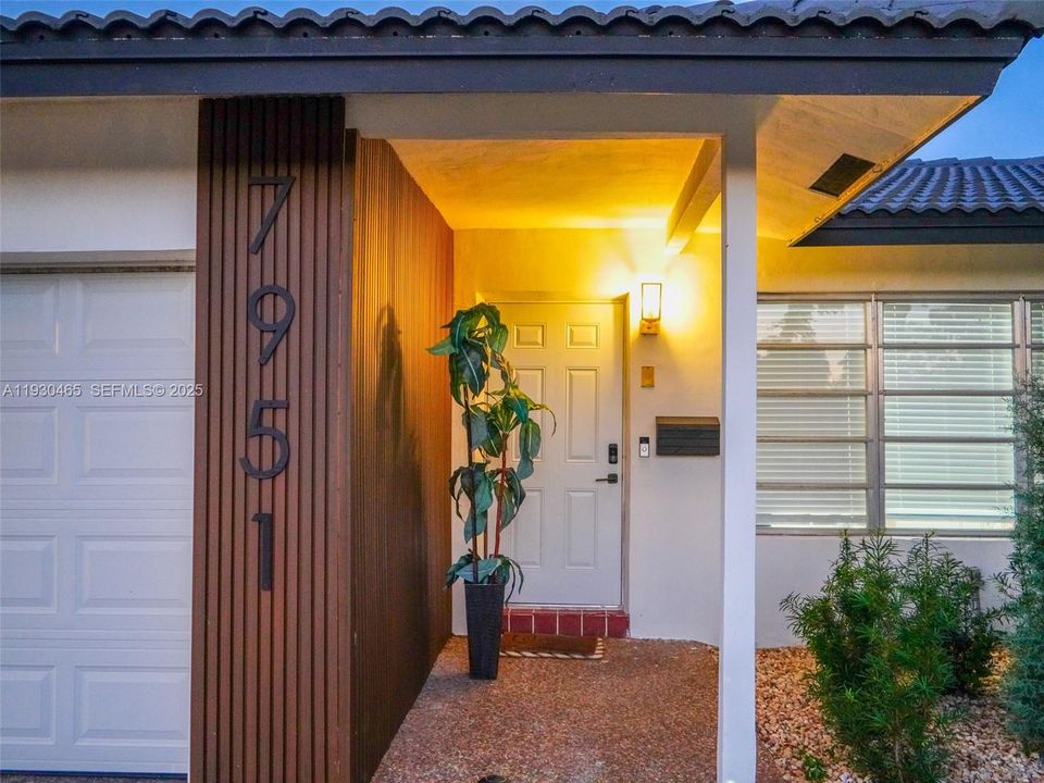 For Rent: $3,850 (3 beds, 2 baths, 1374 Square Feet)