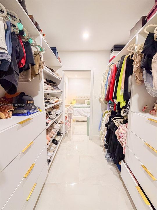 For Rent: $3,850 (3 beds, 2 baths, 1374 Square Feet)