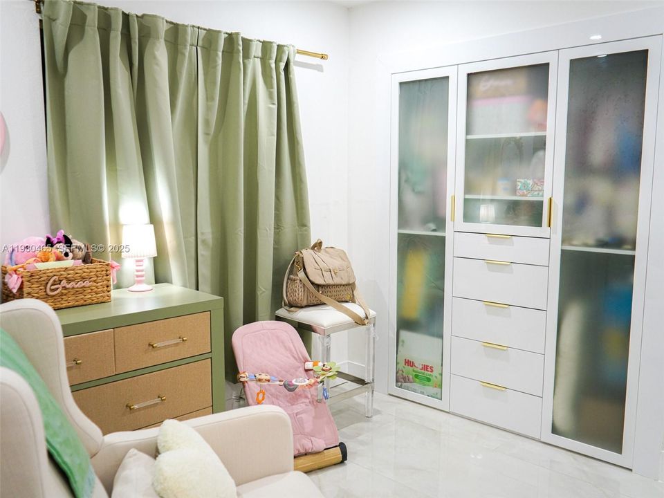 For Rent: $3,850 (3 beds, 2 baths, 1374 Square Feet)