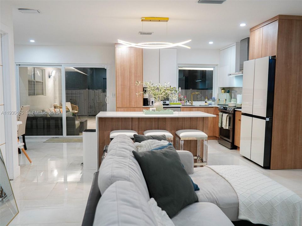 For Rent: $3,850 (3 beds, 2 baths, 1374 Square Feet)