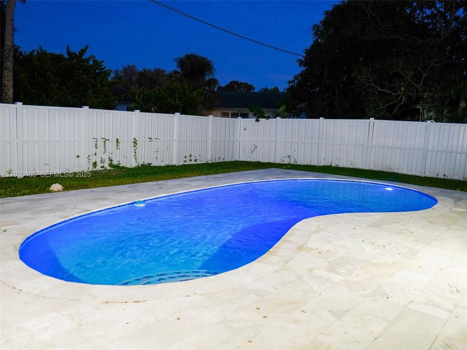 For Rent: $3,850 (3 beds, 2 baths, 1374 Square Feet)