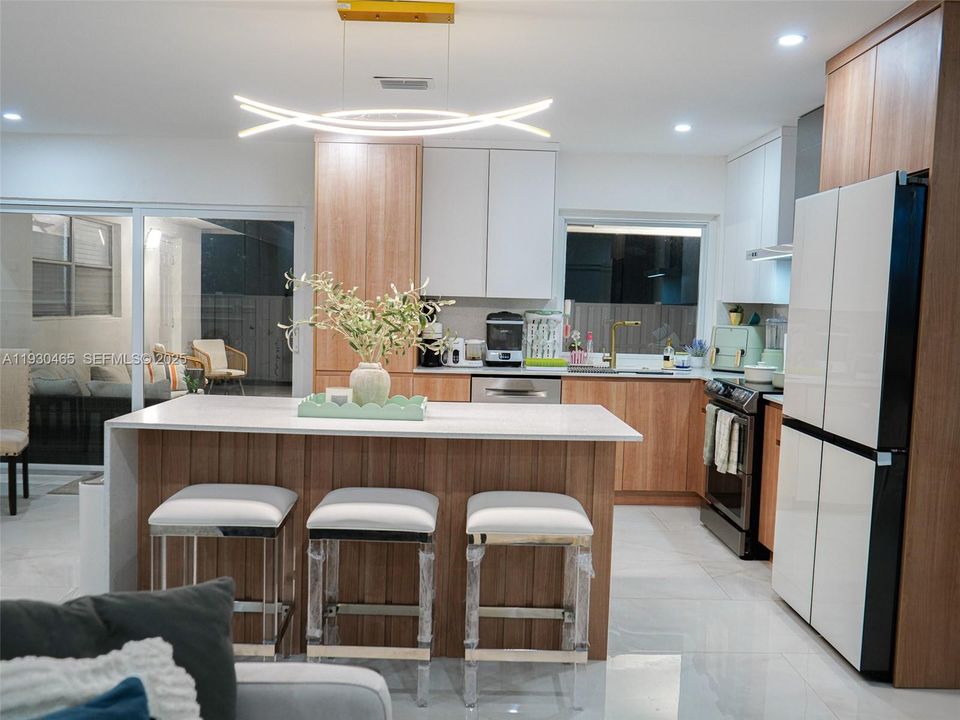 For Rent: $3,850 (3 beds, 2 baths, 1374 Square Feet)