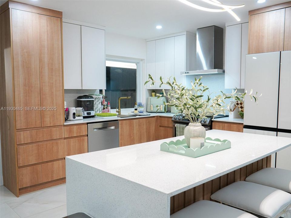 For Rent: $3,850 (3 beds, 2 baths, 1374 Square Feet)