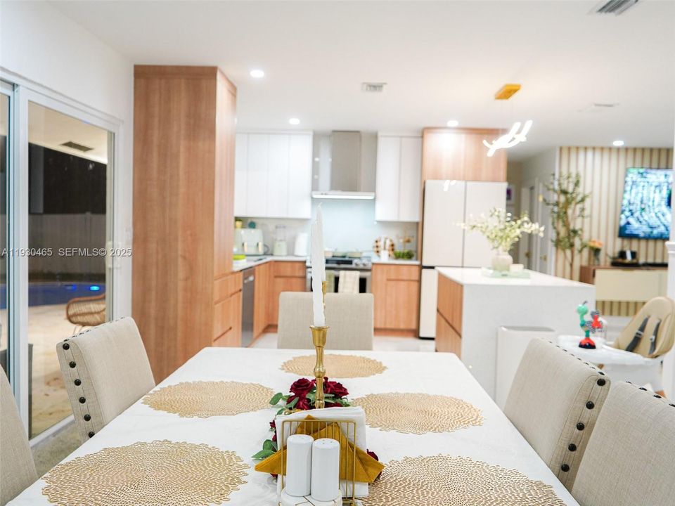 For Rent: $3,850 (3 beds, 2 baths, 1374 Square Feet)