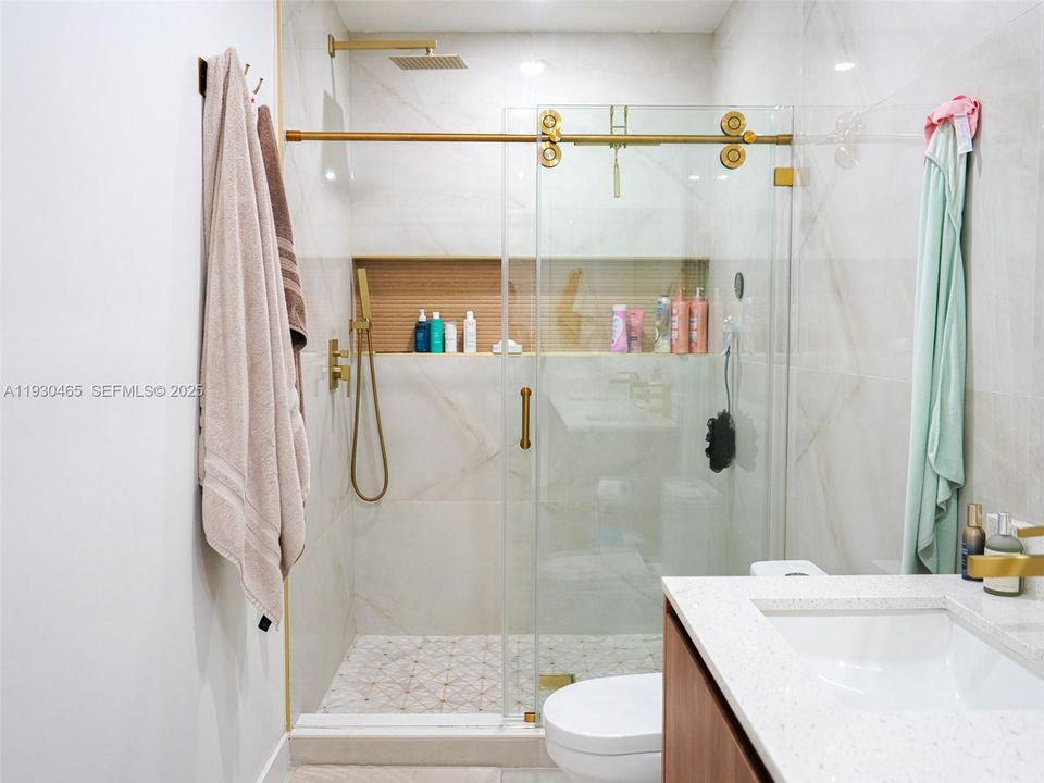 For Rent: $3,850 (3 beds, 2 baths, 1374 Square Feet)