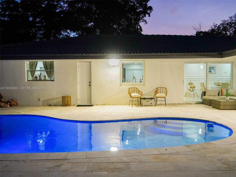 For Rent: $3,850 (3 beds, 2 baths, 1374 Square Feet)