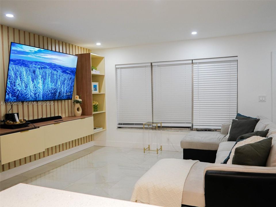 For Rent: $3,850 (3 beds, 2 baths, 1374 Square Feet)