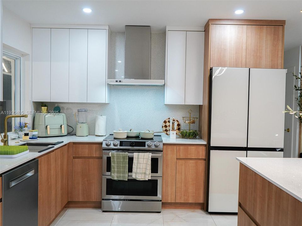 For Rent: $3,850 (3 beds, 2 baths, 1374 Square Feet)