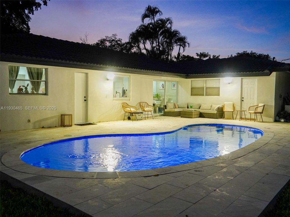 For Rent: $3,850 (3 beds, 2 baths, 1374 Square Feet)