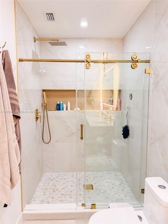 For Rent: $3,850 (3 beds, 2 baths, 1374 Square Feet)