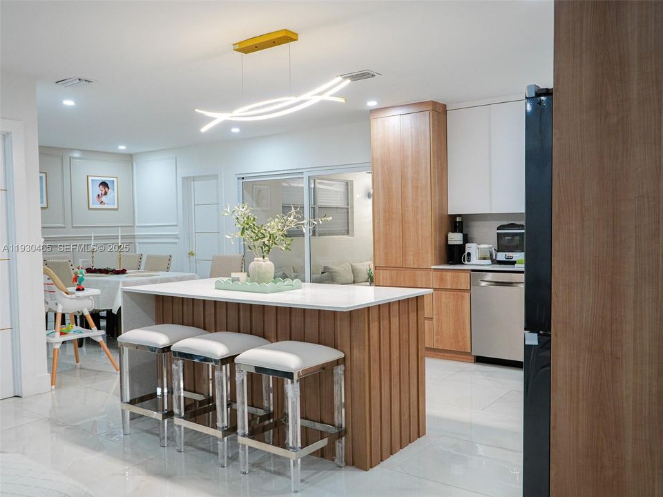 For Rent: $3,850 (3 beds, 2 baths, 1374 Square Feet)