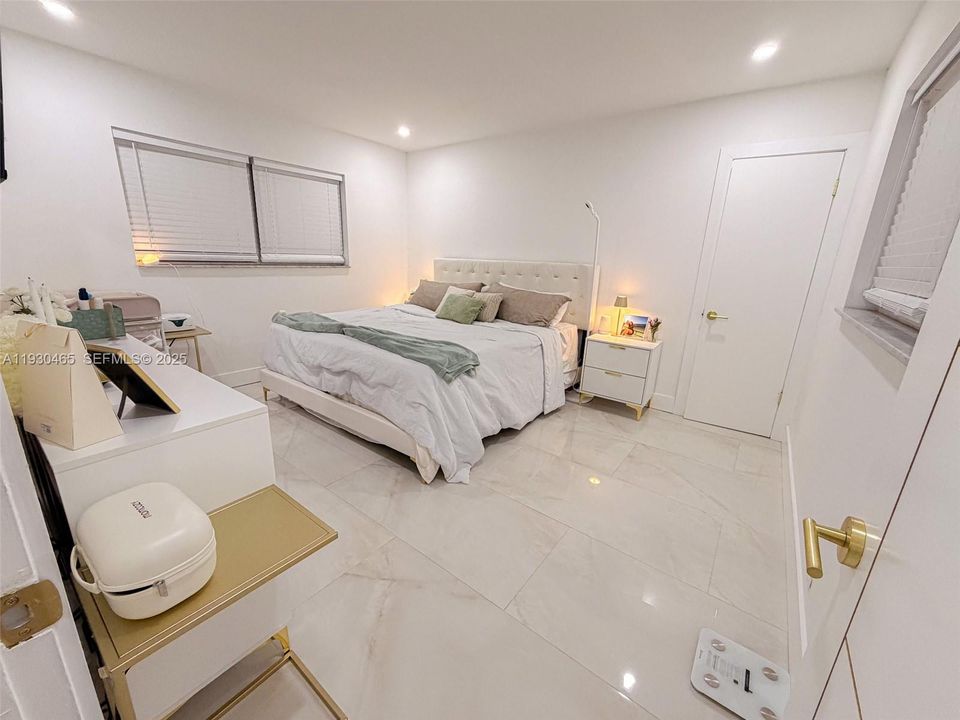 For Rent: $3,850 (3 beds, 2 baths, 1374 Square Feet)