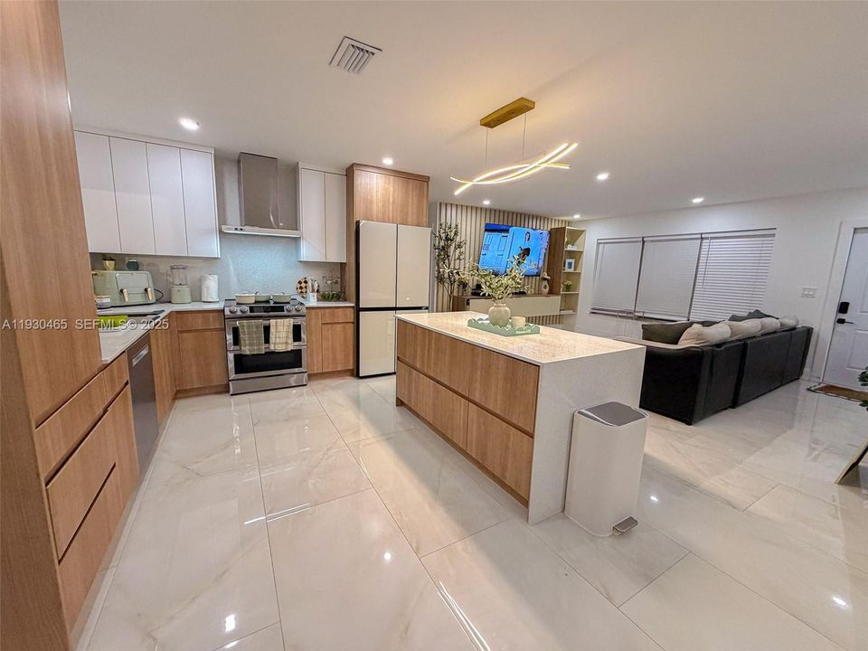 For Rent: $3,850 (3 beds, 2 baths, 1374 Square Feet)