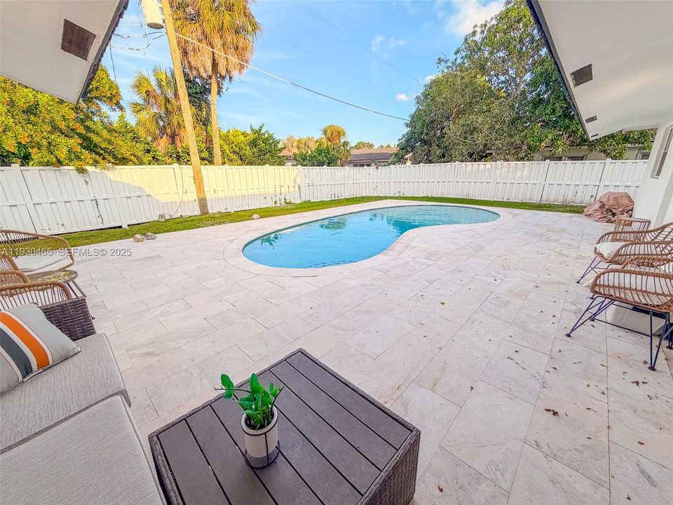 For Rent: $3,850 (3 beds, 2 baths, 1374 Square Feet)