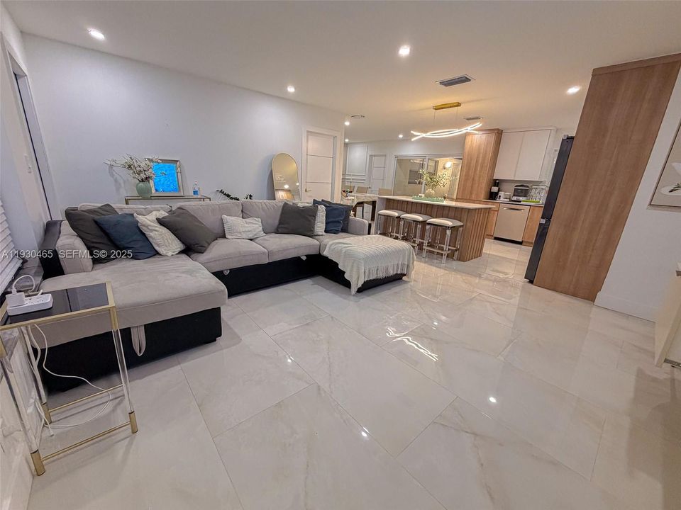 For Rent: $3,850 (3 beds, 2 baths, 1374 Square Feet)