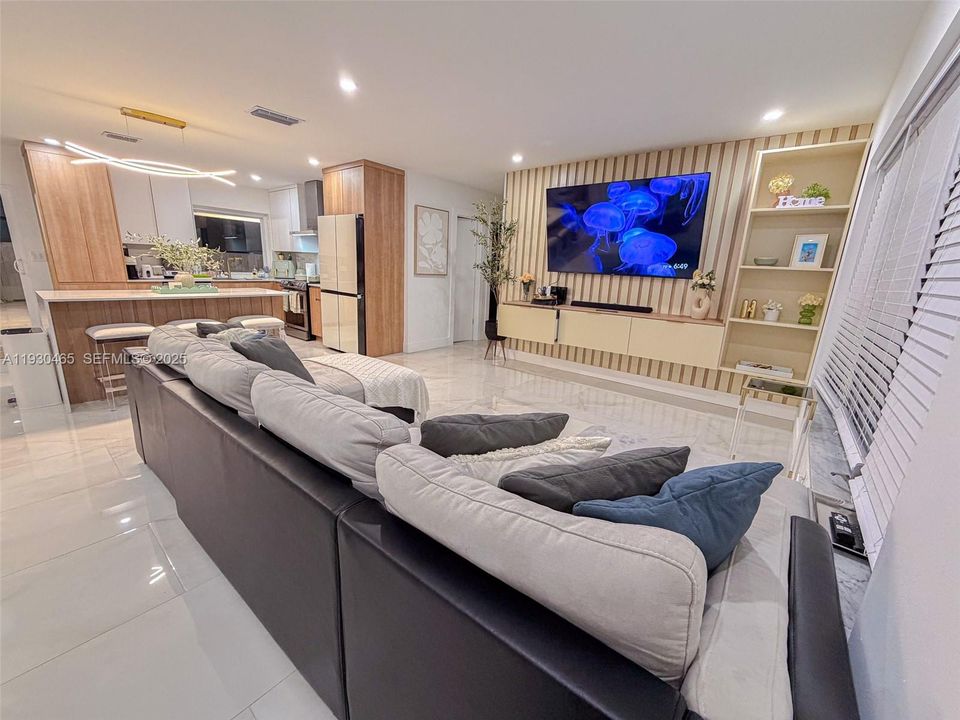 For Rent: $3,850 (3 beds, 2 baths, 1374 Square Feet)