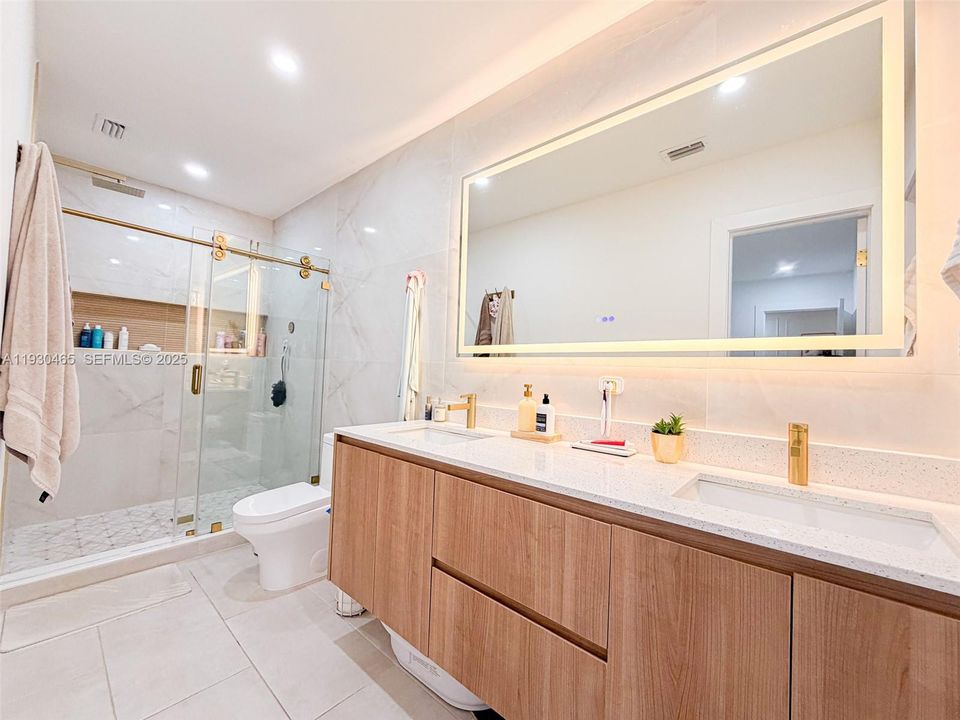 For Rent: $3,850 (3 beds, 2 baths, 1374 Square Feet)