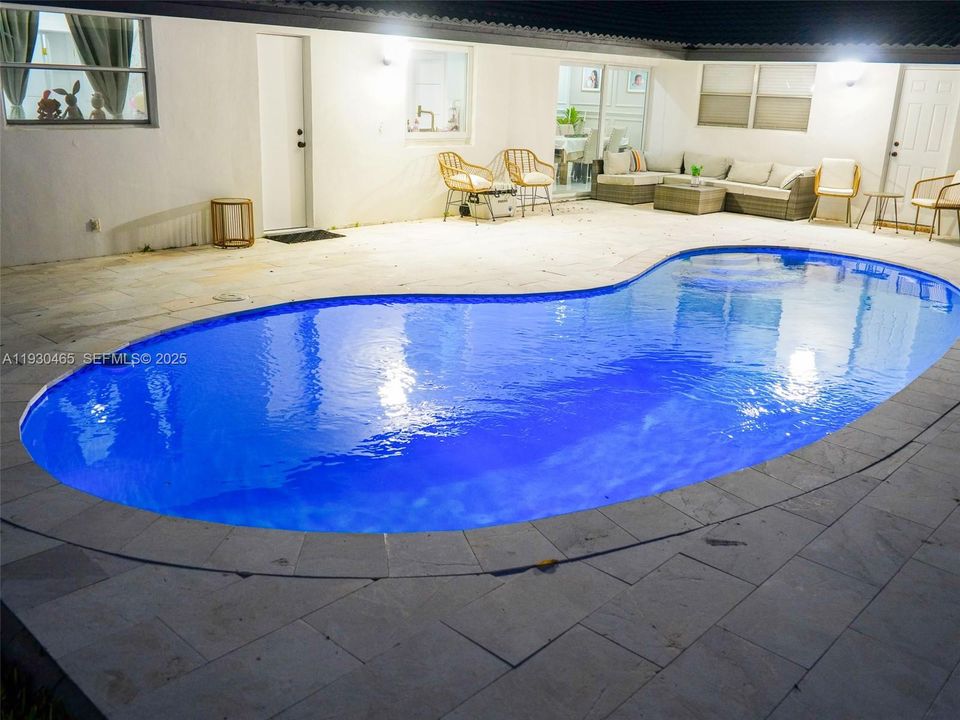 For Rent: $3,850 (3 beds, 2 baths, 1374 Square Feet)