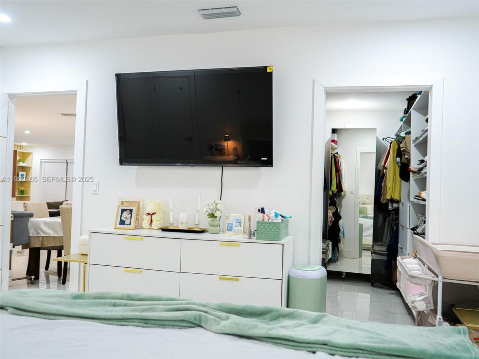 For Rent: $3,850 (3 beds, 2 baths, 1374 Square Feet)