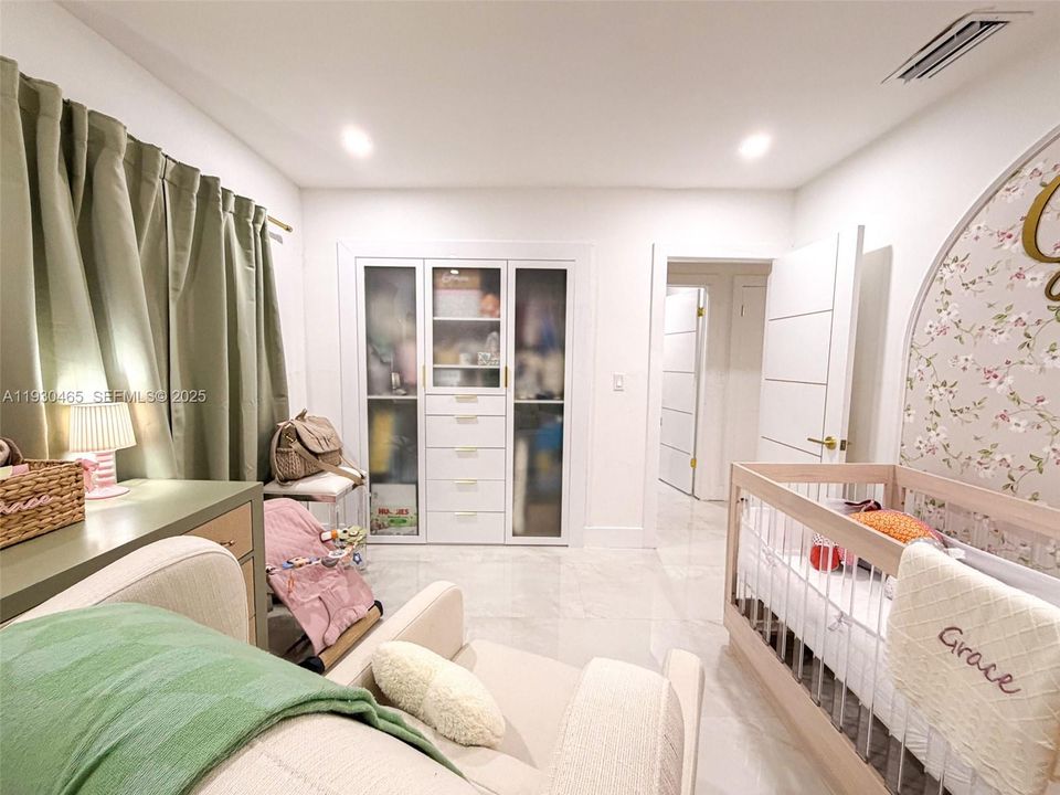 For Rent: $3,850 (3 beds, 2 baths, 1374 Square Feet)