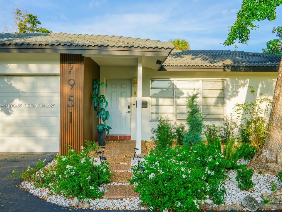 For Rent: $3,850 (3 beds, 2 baths, 1374 Square Feet)