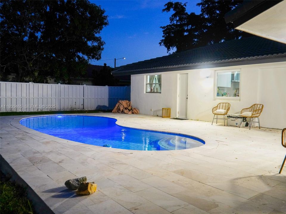 For Rent: $3,850 (3 beds, 2 baths, 1374 Square Feet)