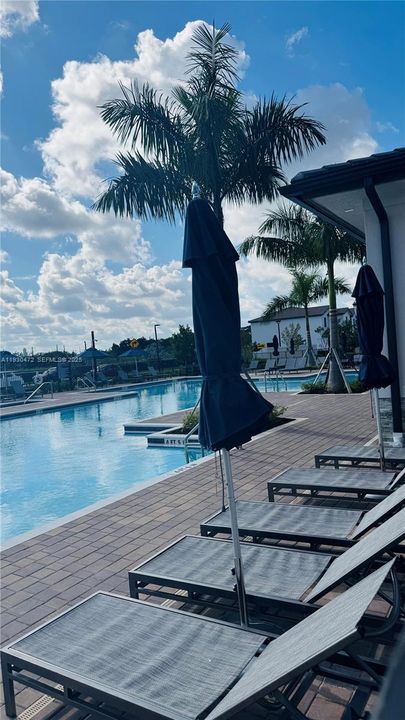 For Sale: $489,000 (3 beds, 2 baths, 1545 Square Feet)