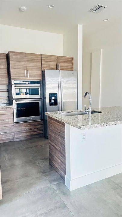 В аренду: $7,000 (3 спален, 3 ванн, 2150 Квадратных фут)