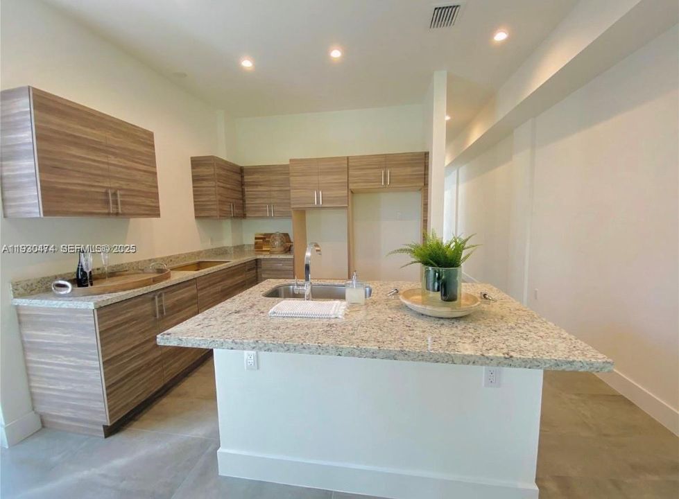 В аренду: $7,000 (3 спален, 3 ванн, 2150 Квадратных фут)