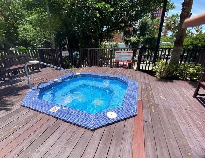 For Sale: $535,000 (2 beds, 2 baths, 1030 Square Feet)