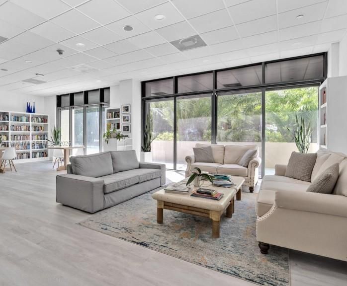 For Sale: $535,000 (2 beds, 2 baths, 1030 Square Feet)