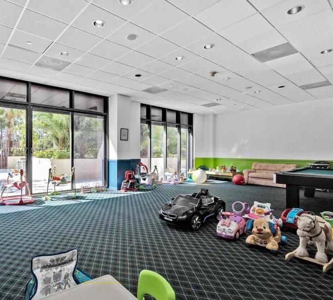 For Sale: $535,000 (2 beds, 2 baths, 1030 Square Feet)