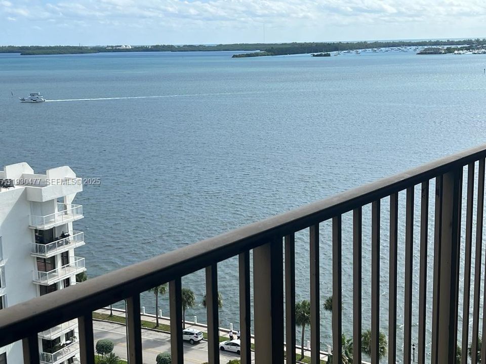 For Sale: $535,000 (2 beds, 2 baths, 1030 Square Feet)