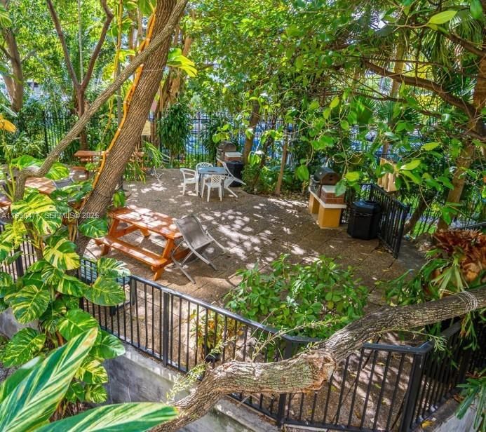 For Sale: $535,000 (2 beds, 2 baths, 1030 Square Feet)