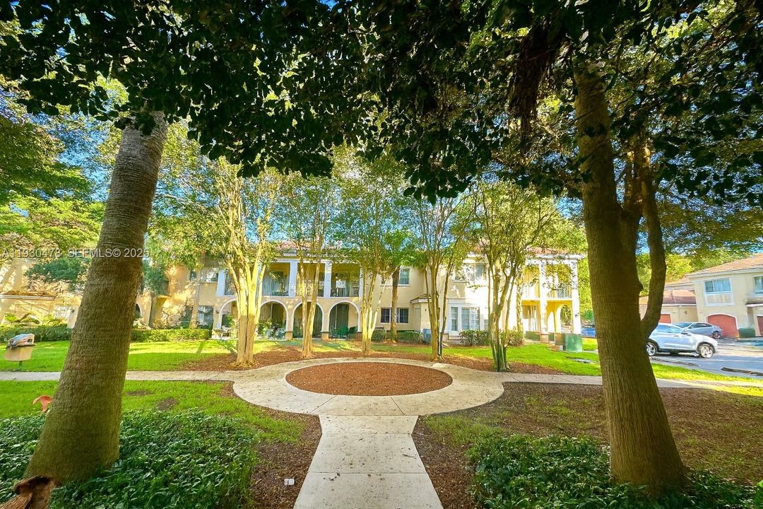 For Sale: $349,000 (3 beds, 2 baths, 1160 Square Feet)