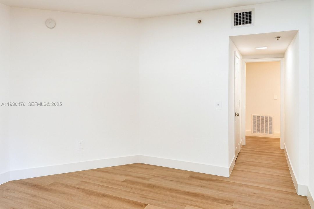 For Sale: $349,000 (3 beds, 2 baths, 1160 Square Feet)