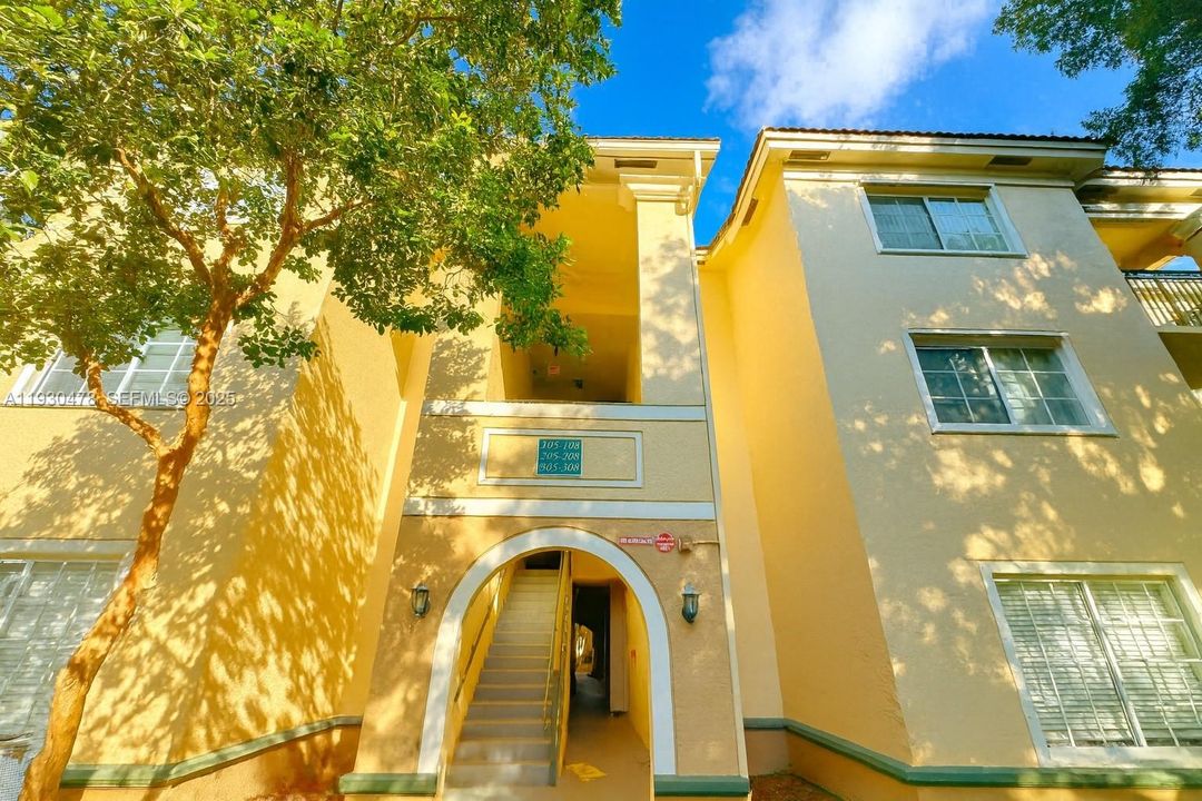 For Sale: $349,000 (3 beds, 2 baths, 1160 Square Feet)