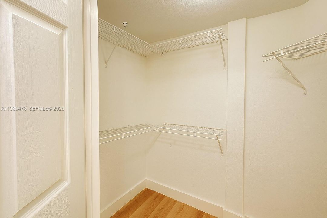 For Sale: $349,000 (3 beds, 2 baths, 1160 Square Feet)