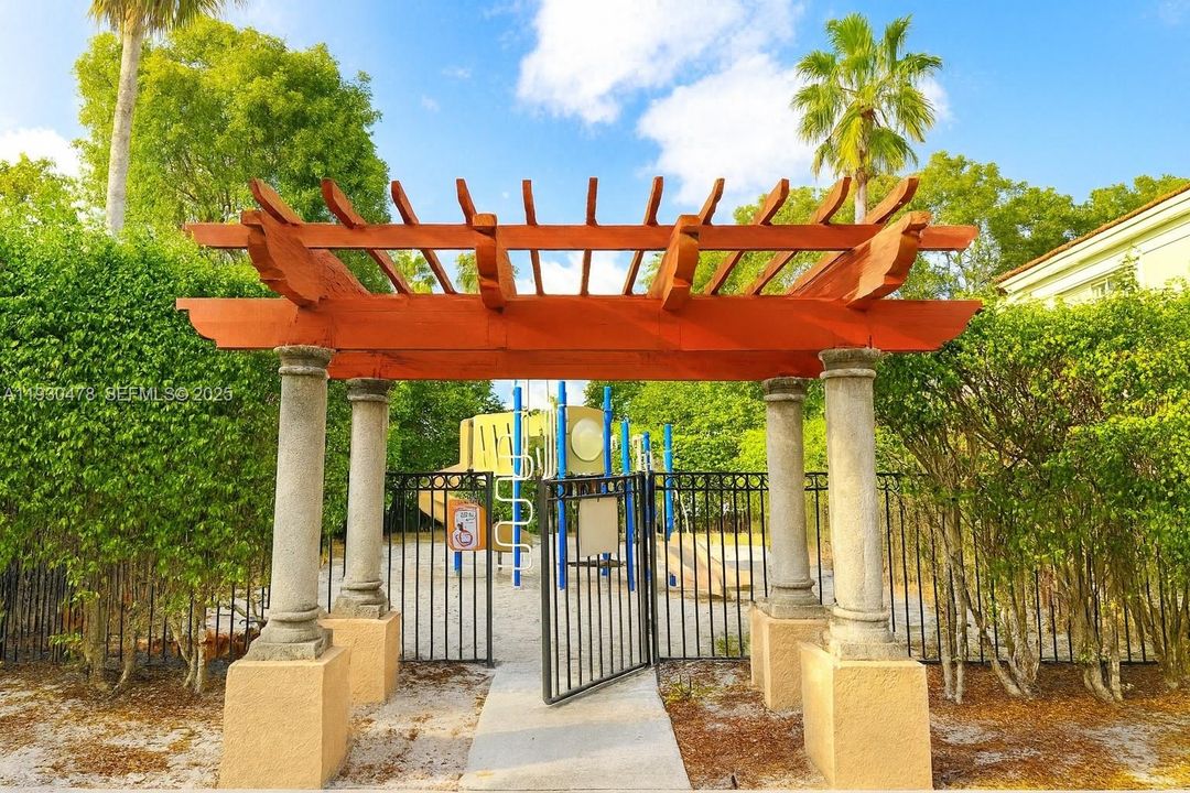 For Sale: $349,000 (3 beds, 2 baths, 1160 Square Feet)