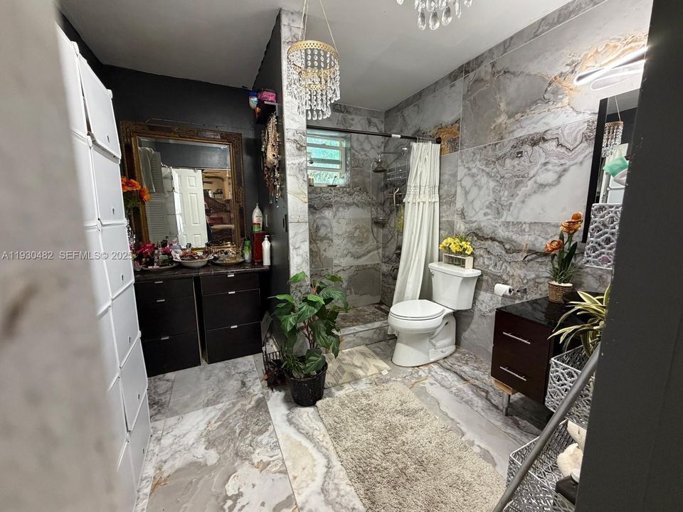 待售: $570,000 (5 贝兹, 3 浴室, 1755 平方英尺)