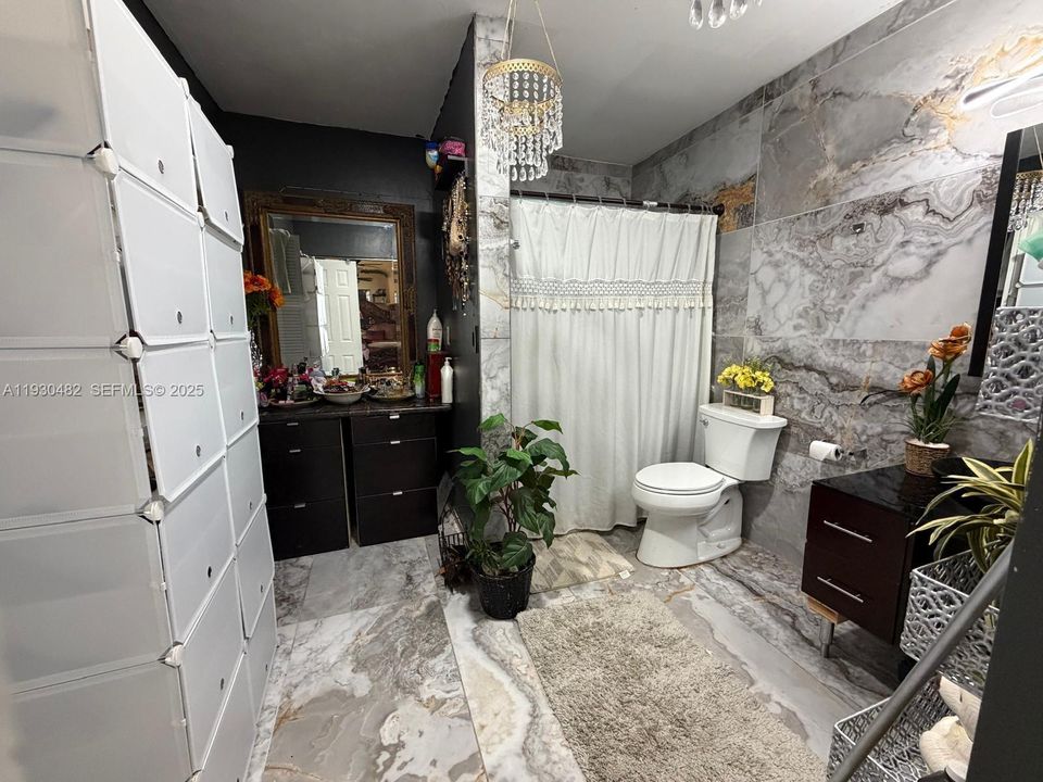 待售: $570,000 (5 贝兹, 3 浴室, 1755 平方英尺)