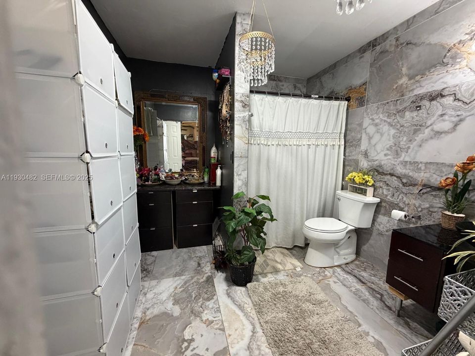 待售: $570,000 (5 贝兹, 3 浴室, 1755 平方英尺)