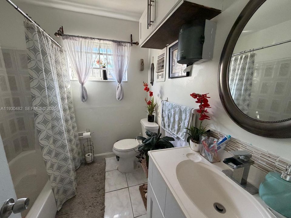 待售: $570,000 (5 贝兹, 3 浴室, 1755 平方英尺)