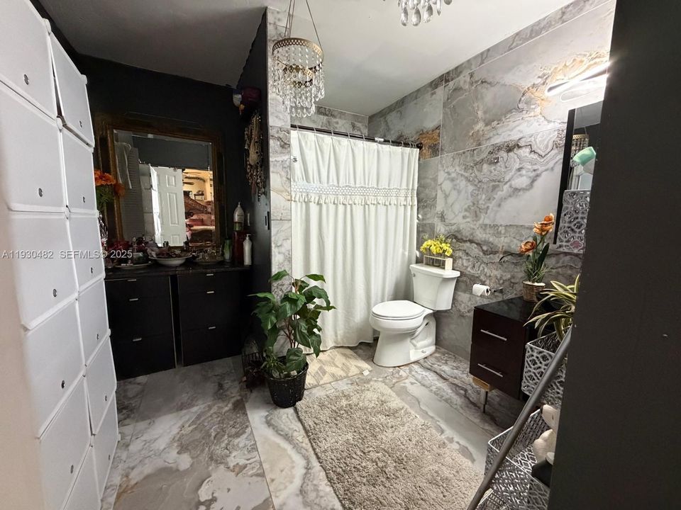 待售: $570,000 (5 贝兹, 3 浴室, 1755 平方英尺)