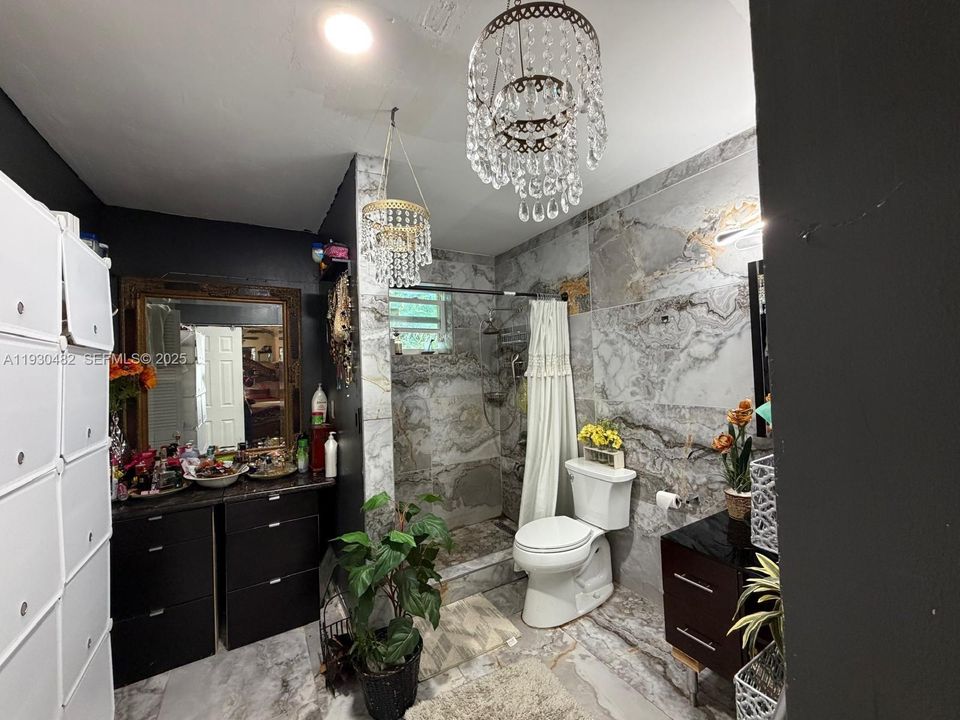 待售: $570,000 (5 贝兹, 3 浴室, 1755 平方英尺)