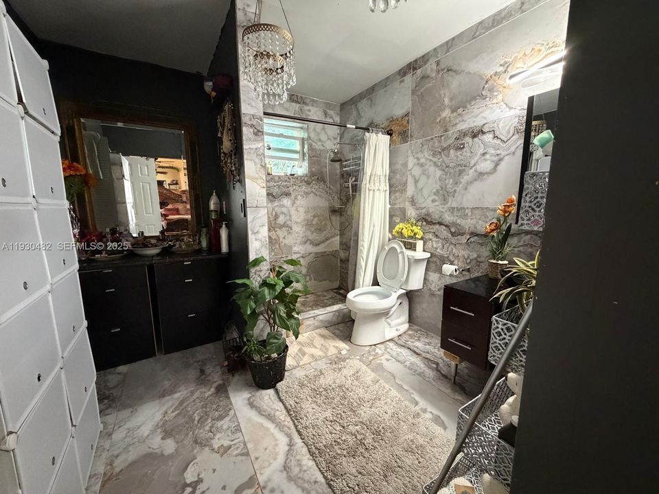 待售: $570,000 (5 贝兹, 3 浴室, 1755 平方英尺)