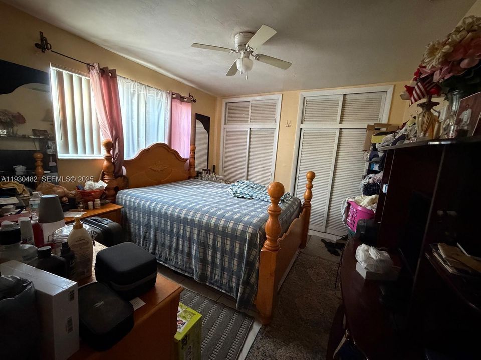 待售: $570,000 (5 贝兹, 3 浴室, 1755 平方英尺)