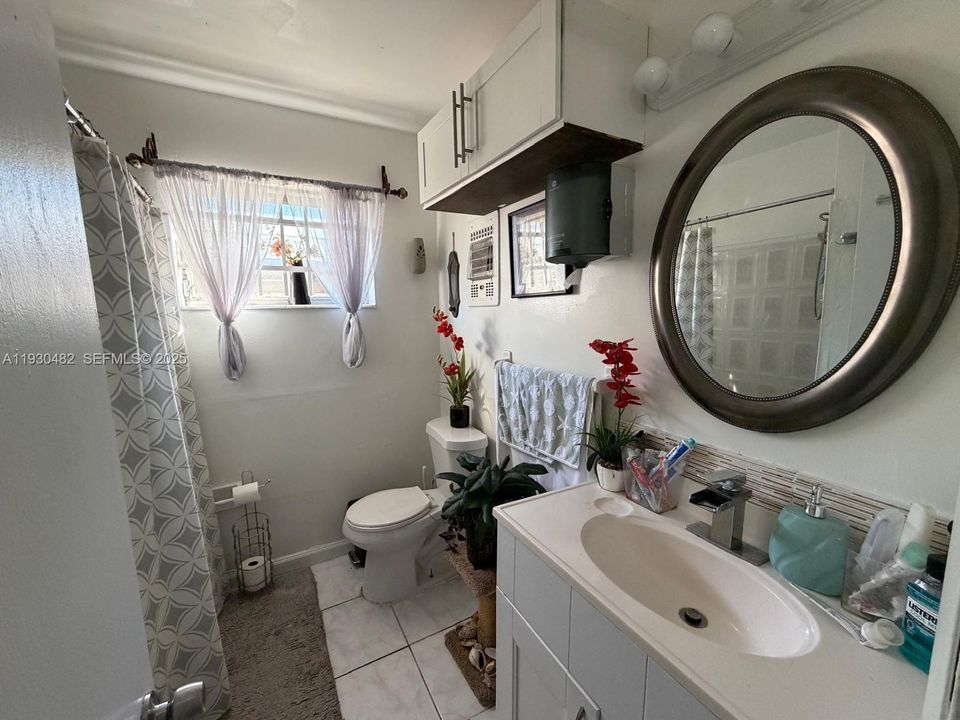 待售: $570,000 (5 贝兹, 3 浴室, 1755 平方英尺)