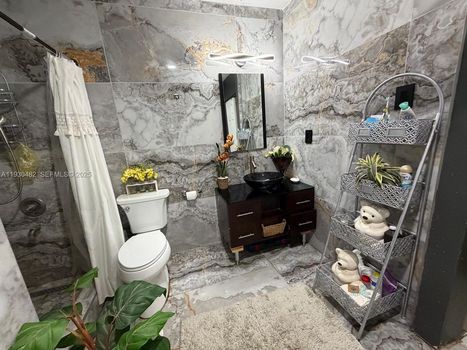 待售: $570,000 (5 贝兹, 3 浴室, 1755 平方英尺)